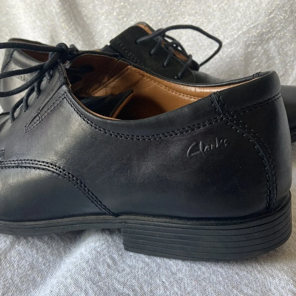 Clark's collection soft cushion lace Black men shoes Size 9.5W